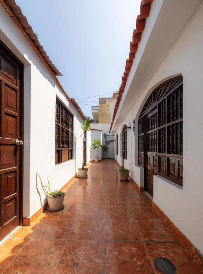 Hotel Country Trujillo Encalada Exterior photo
