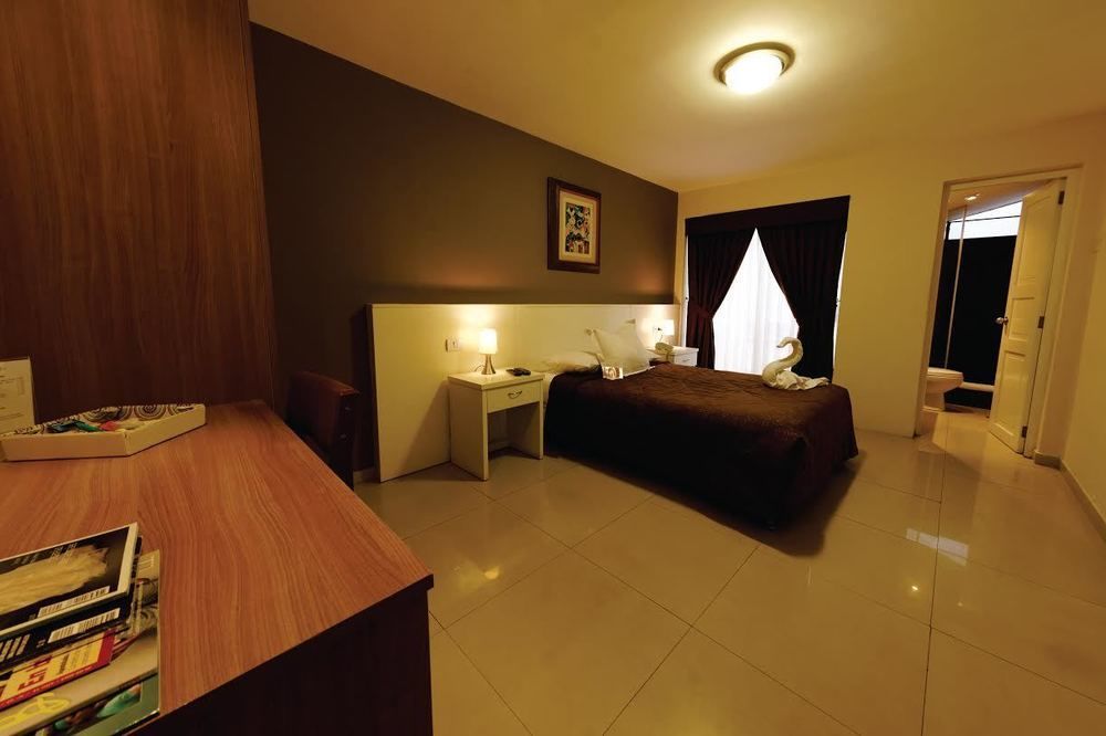 Hotel Country Trujillo Encalada Exterior photo