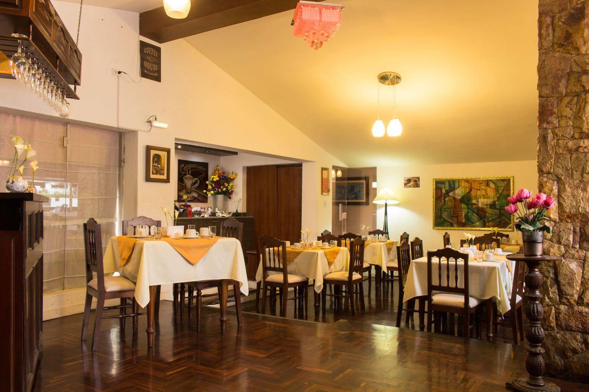 Hotel Country Trujillo Encalada Exterior photo